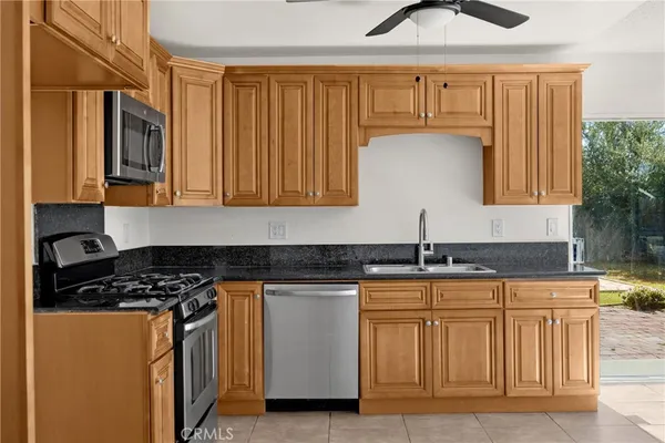 $679,000 | 989 Oakdale Street, Corona, CA 92878