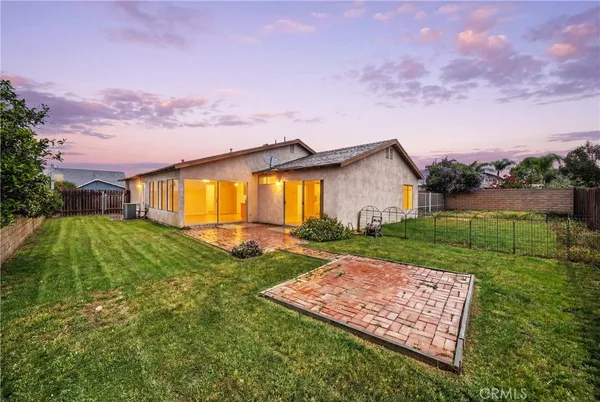 $679,000 | 989 Oakdale Street, Corona, CA 92878