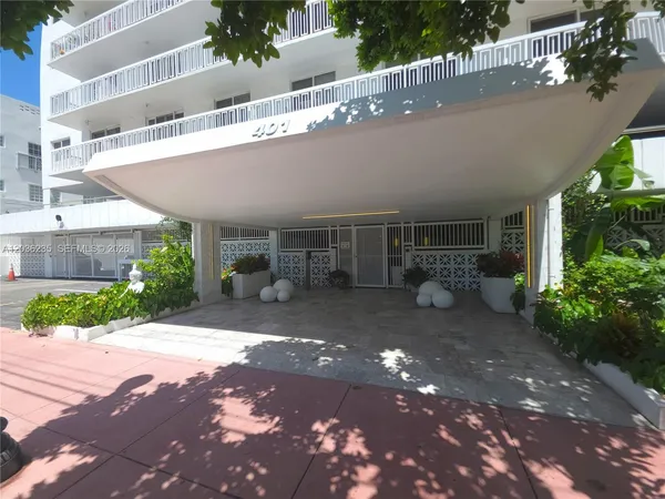 $2,850 | 401 Ocean Drive, Unit 304, Miami Beach, FL 33139