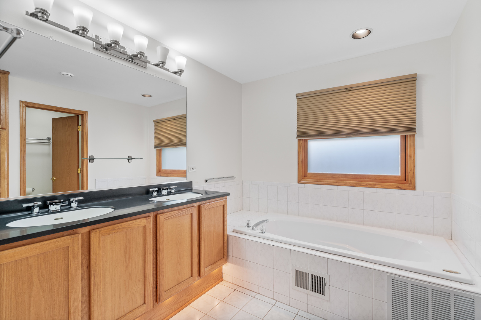 312 South Church Road Bensenville, IL 60106 - Photo 17 of 36 Gallery Image 17