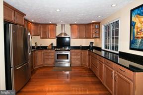 1626 Barnstead Drive Reston, VA 20194 - Photo 29 of 30 Kitchen