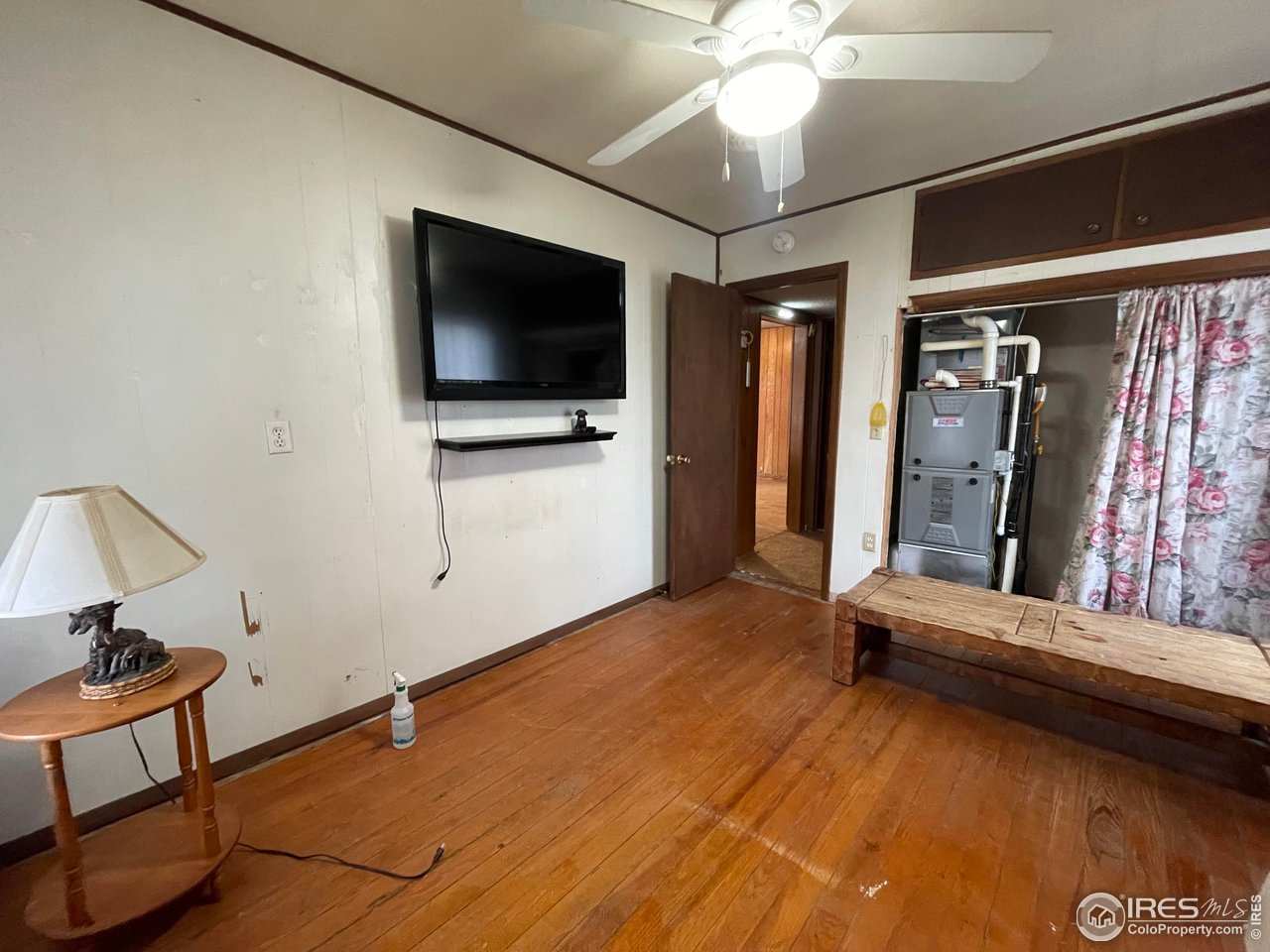 220 New York Avenue Stratton, CO 80836 - Photo 14 of 23 a view of room with furniture and flat screen tv