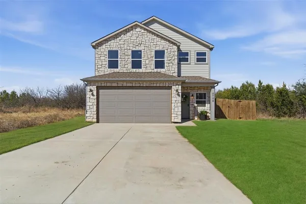 $290,000 | 5708 Black Pine Circle, Granbury, TX 76048