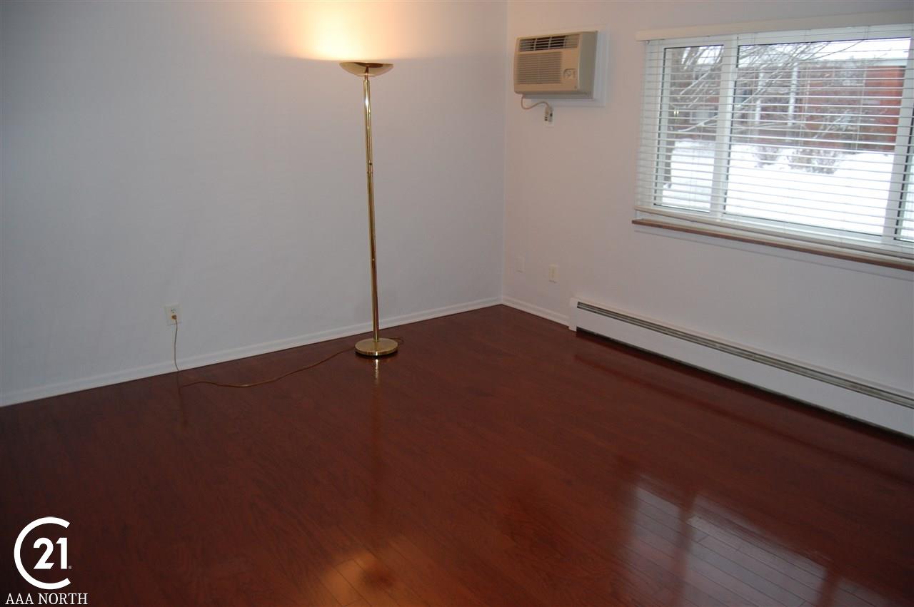 1095 Tienken Court Rochester, MI 48306 - Photo 2 of 11