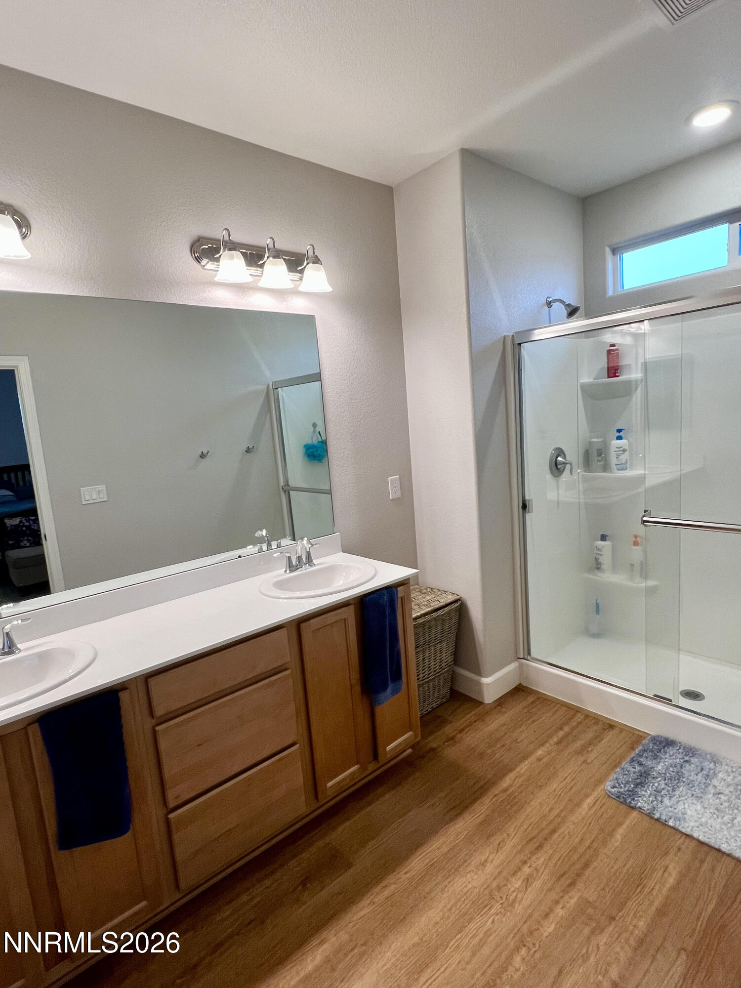 9355 Bay Drive Reno, NV 89506 - Photo 35 of 42 a spacious bathroom with a tub shower and sink