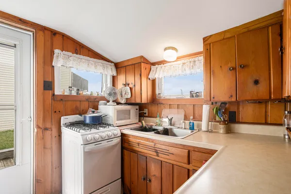 $295,000 | 19536 Lakeshore Drive, Three Rivers, MI 49093
