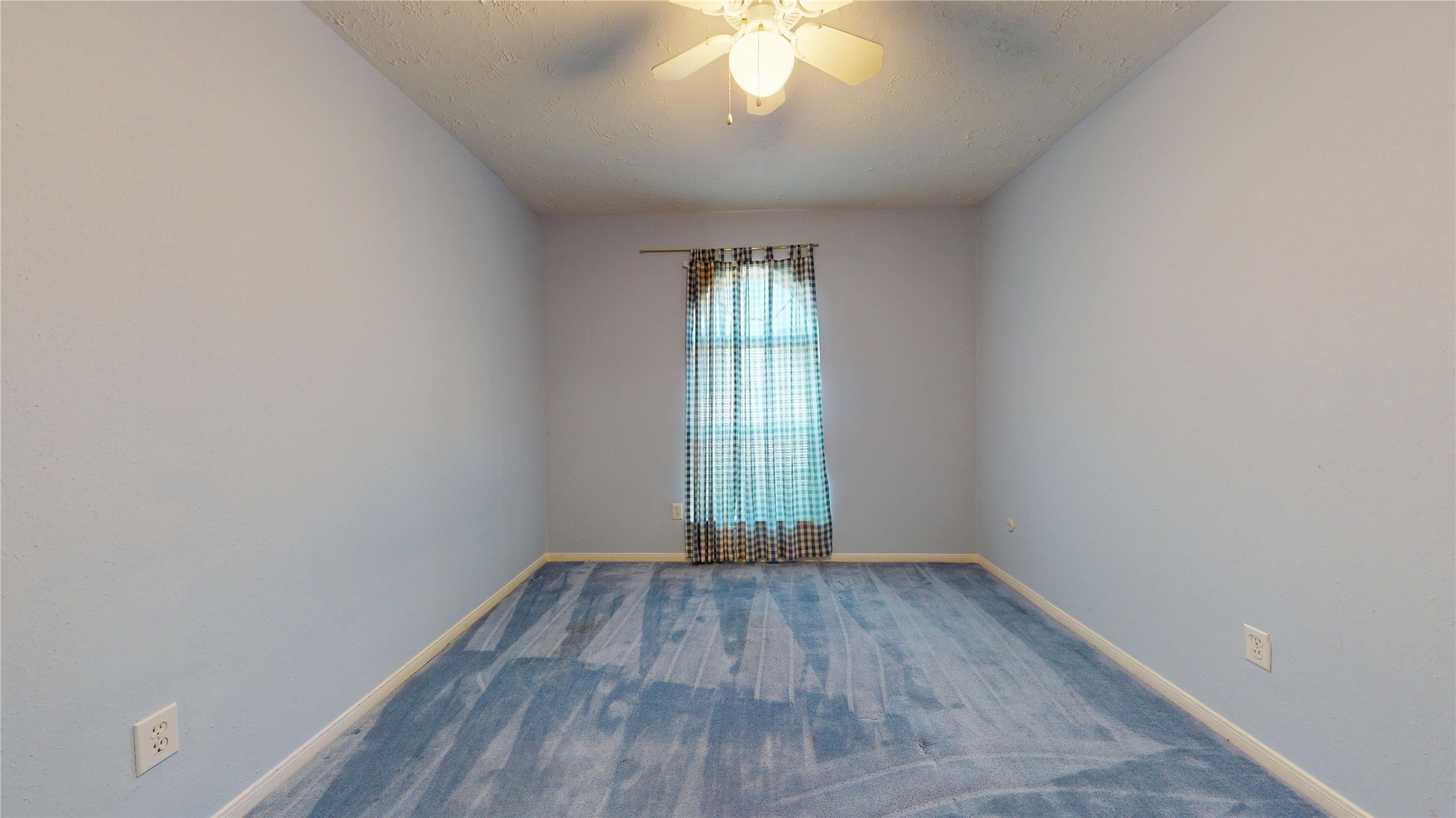 4715 Cypressdale Drive Spring, TX 77388 - Photo 28 of 45 Secondary Bedroom with nice carpet