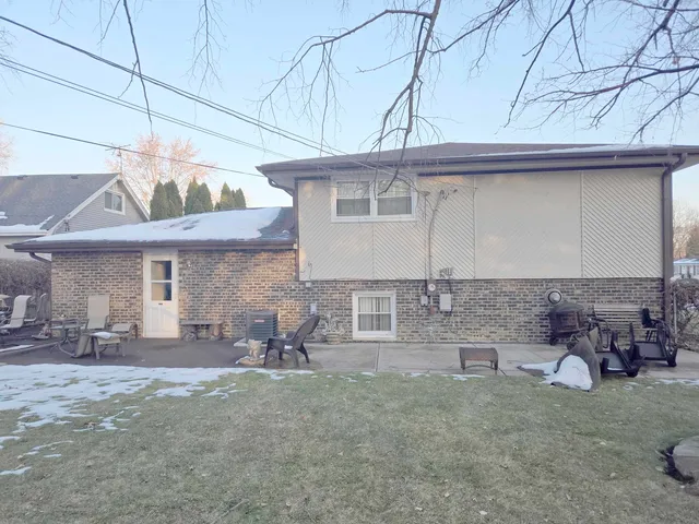 $469,000 | 8103 Gladys Lane, Palos Hills, IL 60465