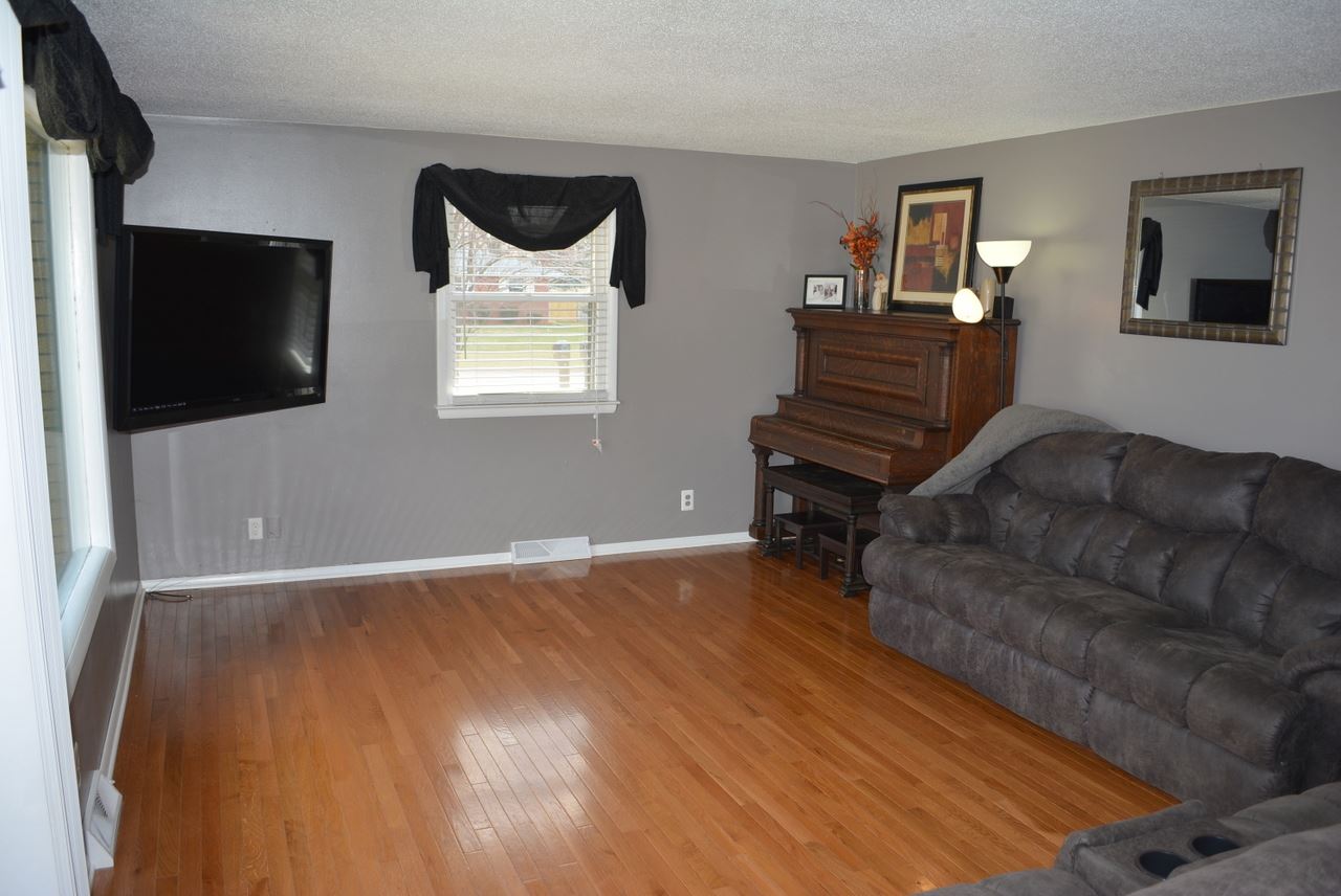 1016 East Cooper Road Muncie, IN 47303 - Photo 4 of 32 Gallery Image 4