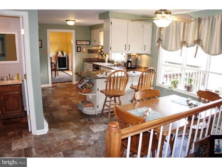 202 Cooper Drive Wallingford, PA 19086 - Photo 8 of 25 Kitchen/Breakfast Area