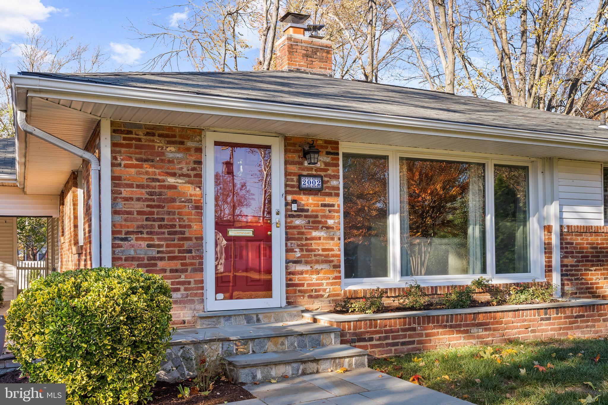 2002 Shenandoah Road Alexandria, VA 22308 - Photo 5 of 20 front view of a building