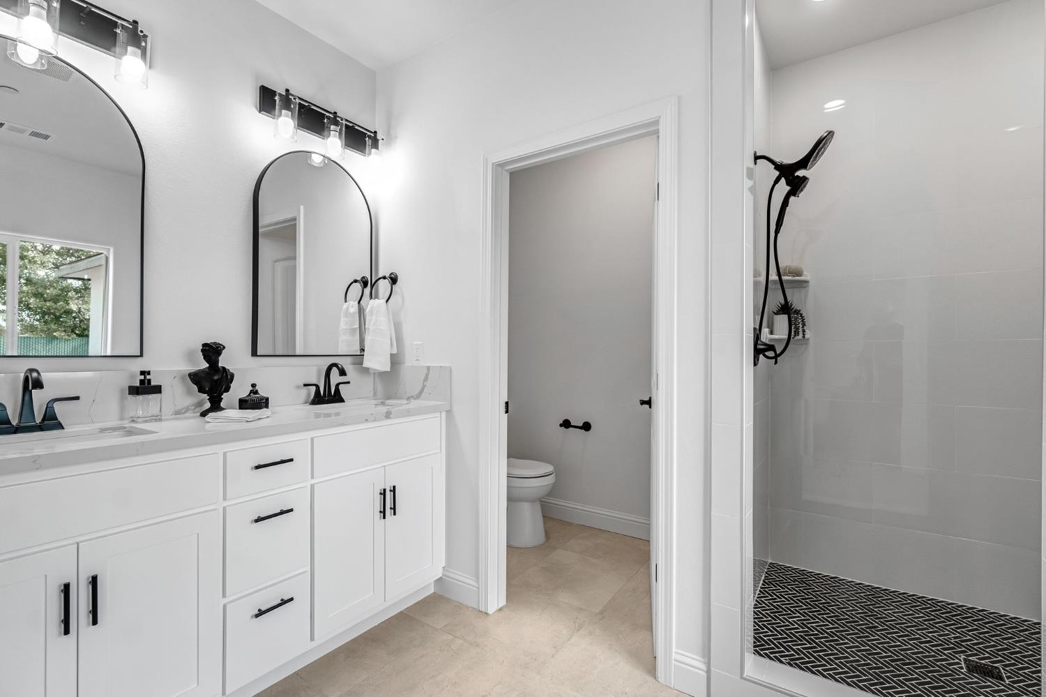 21035 Forest Glen Road Madera, CA 93638 - Photo 23 of 38 a bathroom with a double vanity sink a toilet and a mirror