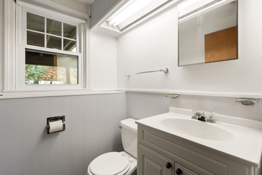 11 Arnold Road Norwood, MA 02062 - Photo 19 of 29 Gallery Image 19