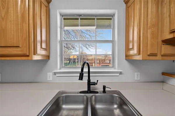 $295,000 | 420 Robert Drive, Springtown, TX 76082