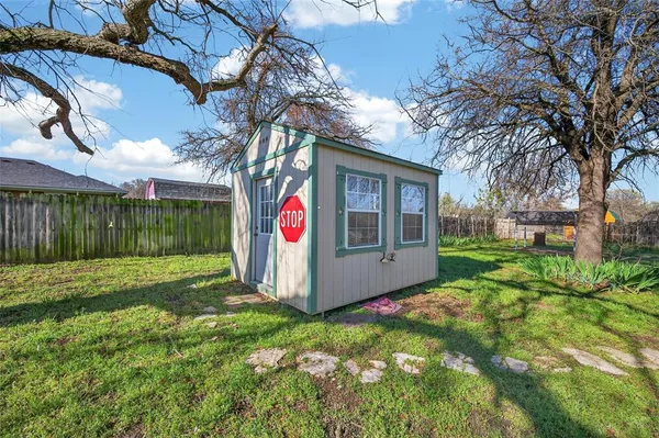 $295,000 | 420 Robert Drive, Springtown, TX 76082