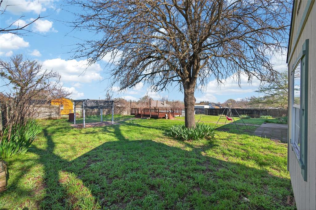 420 Robert Drive Springtown, TX 76082 - Photo 29 of 38 a view of a garden with a tree