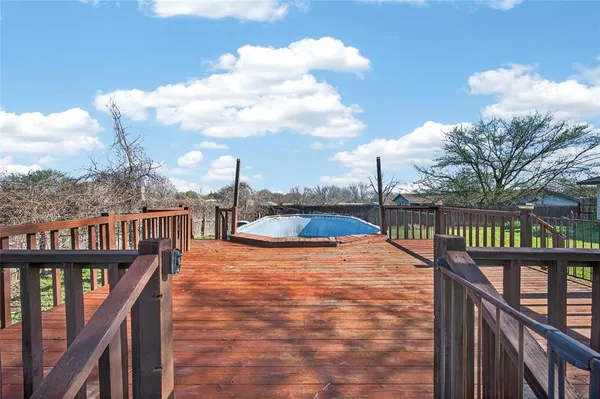 $295,000 | 420 Robert Drive, Springtown, TX 76082