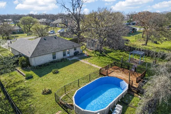 $295,000 | 420 Robert Drive, Springtown, TX 76082