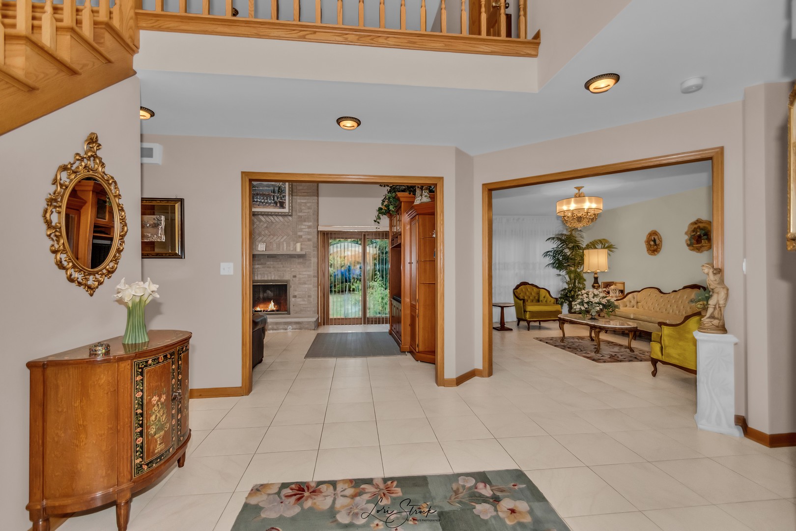 640 Ford Lane Bartlett, IL 60103 - Photo 20 of 46 a living room with furniture
