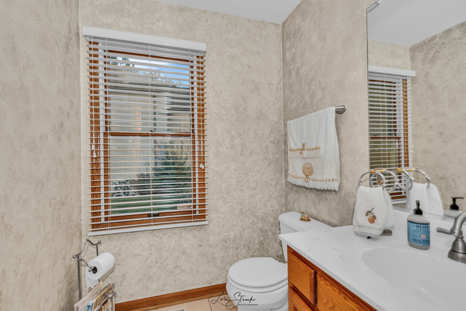 640 Ford Lane Bartlett, IL 60103 - Photo 23 of 46 a bathroom with a sink a toilet and a window