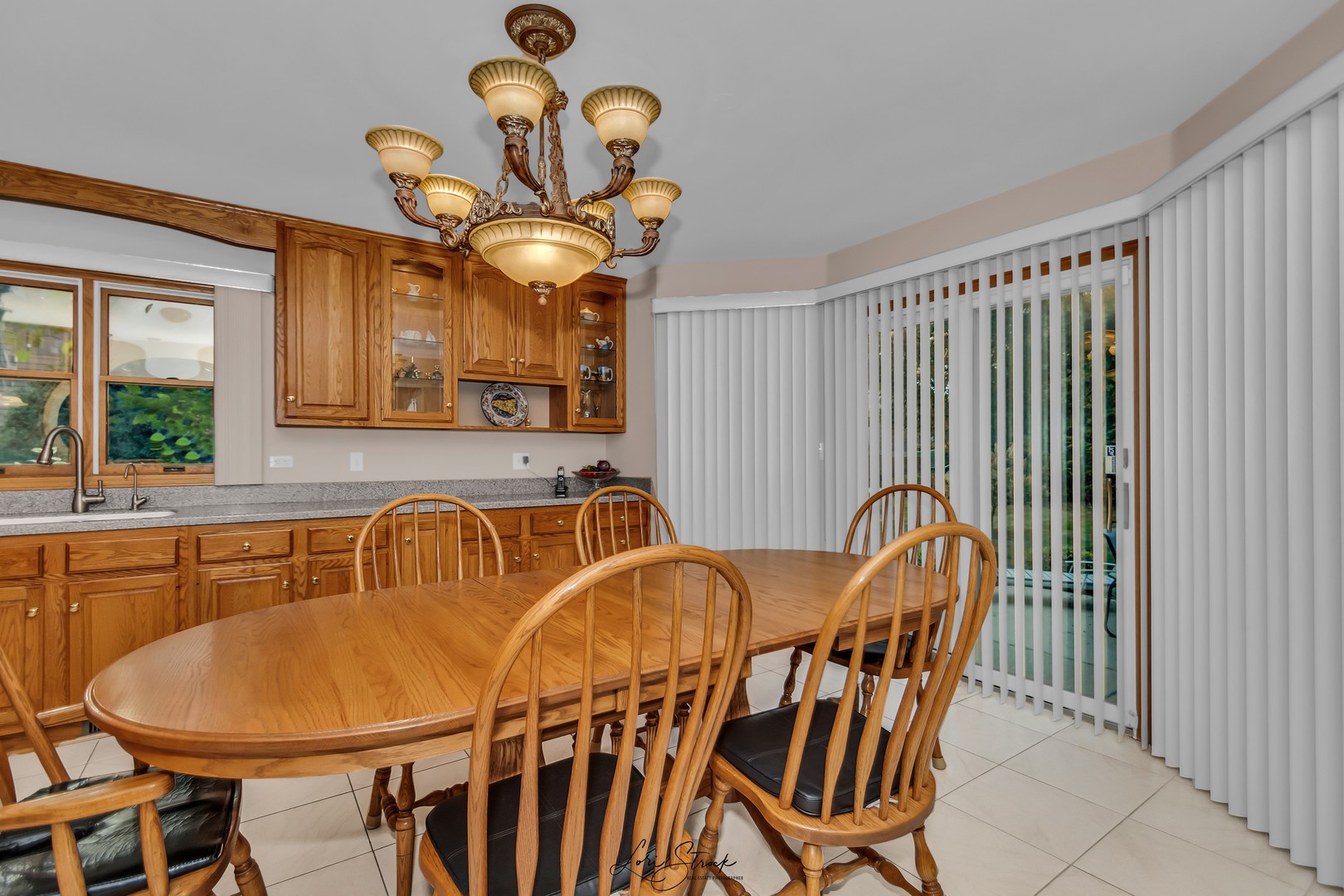 640 Ford Lane Bartlett, IL 60103 - Photo 26 of 46 a dining room with furniture and window