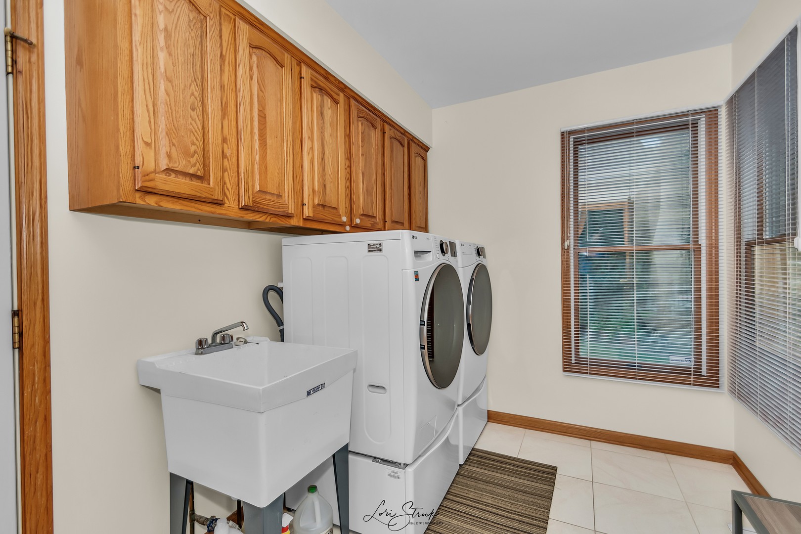 640 Ford Lane Bartlett, IL 60103 - Photo 31 of 46 a utility room with dryer and washer
