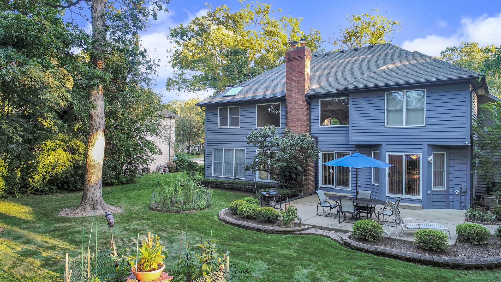 640 Ford Lane Bartlett, IL 60103 - Photo 6 of 46 a view of a house with backyard and sitting area