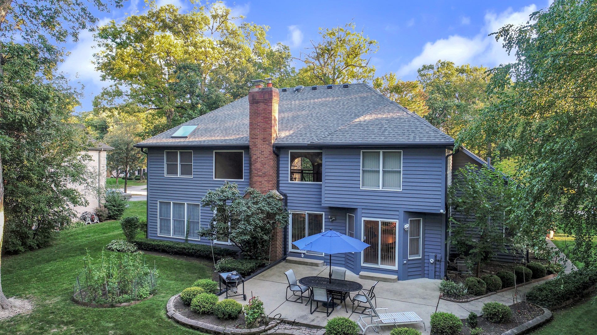 640 Ford Lane Bartlett, IL 60103 - Photo 9 of 46 a front view of a house with a garden and plants