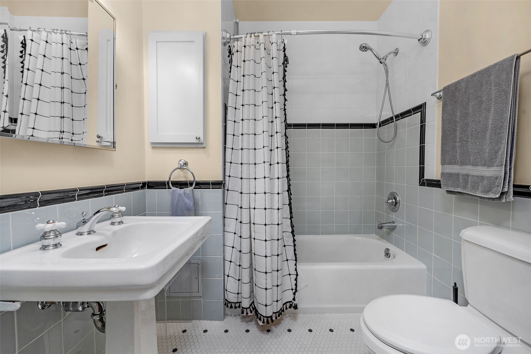 405 Prospect Street, Unit 102 Seattle, WA 98109 - Photo 27 of 40