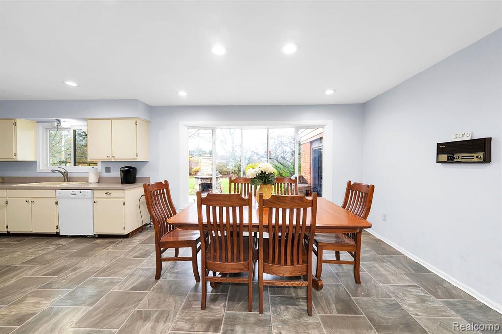 982 Langley Road Rochester Hills, MI 48309 - Photo 17 of 45