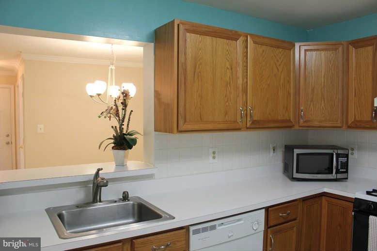12908 Churchill Ridge Circle, Unit 4F Germantown, MD 20874 - Photo 4 of 18 Kitchen