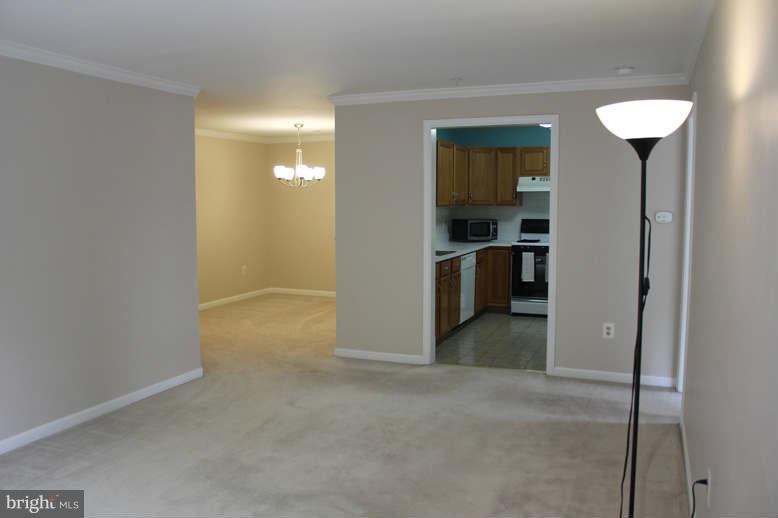 12908 Churchill Ridge Circle, Unit 4F Germantown, MD 20874 - Photo 6 of 18 Living Room