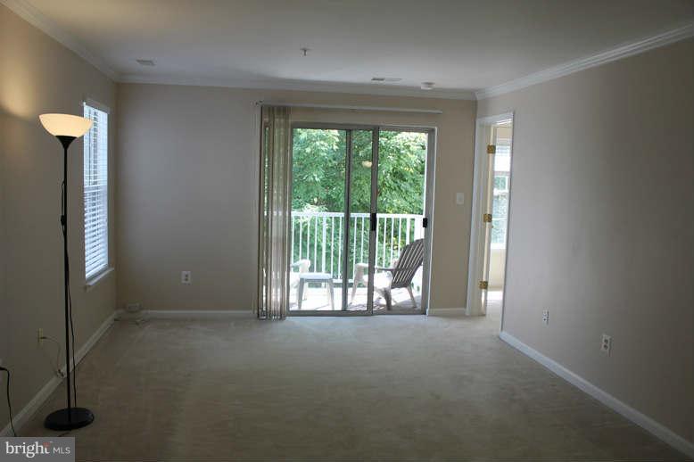 12908 Churchill Ridge Circle, Unit 4F Germantown, MD 20874 - Photo 7 of 18 Living Room