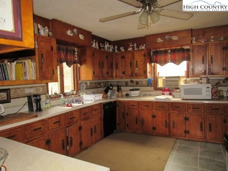 280 Calhoun Road West Jefferson, NC 28694 - Photo 2 of 39 Gallery Image 2