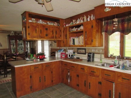 280 Calhoun Road West Jefferson, NC 28694 - Photo 3 of 39 Gallery Image 3