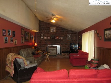 280 Calhoun Road West Jefferson, NC 28694 - Photo 5 of 39 Gallery Image 5