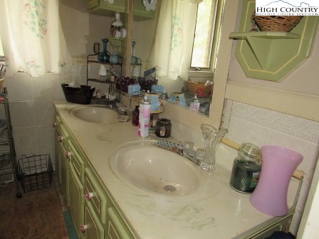 280 Calhoun Road West Jefferson, NC 28694 - Photo 9 of 39 Gallery Image 9