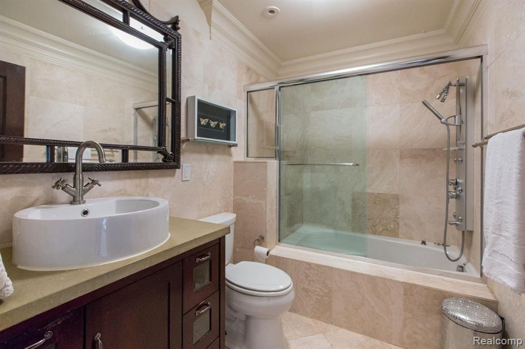 4021 Commerce Road West Bloomfield, MI 48324 - Photo 23 of 36