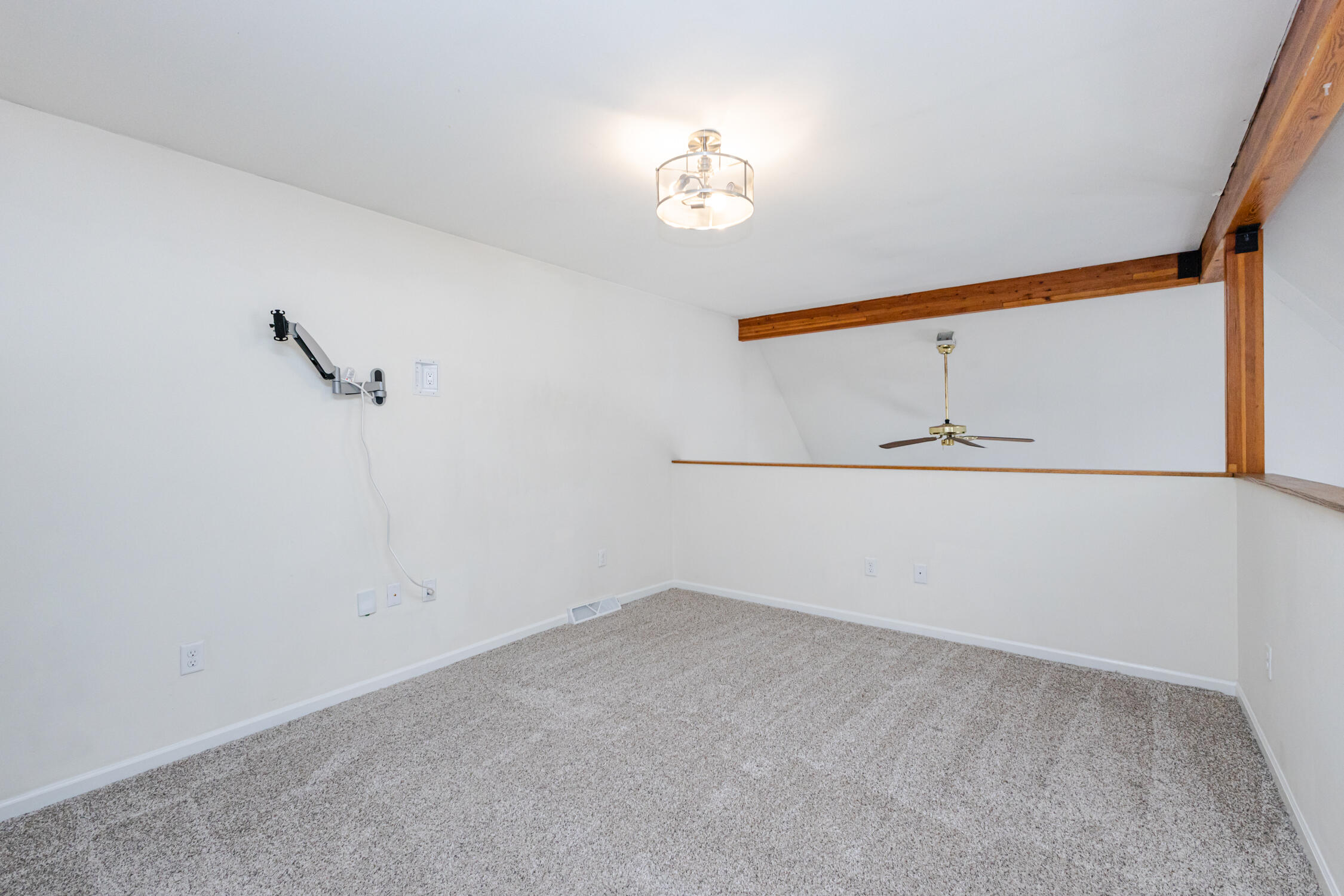 100 Main Street, Unit 201 Pewaukee, WI 53072 - Photo 28 of 59 AK249256-34