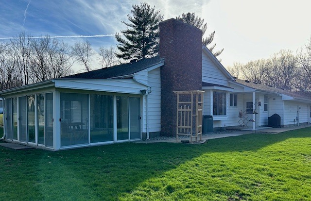 22219 Carltons Dell Road Danville, IL 61834 - Photo 6 of 58 a view of a house with a garden