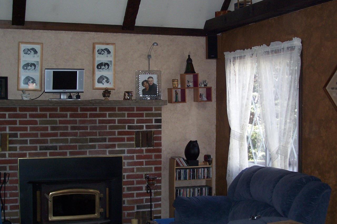 406 Deer Run Road Pocono Summit, PA 18346 - Photo 6 of 8 Living Room