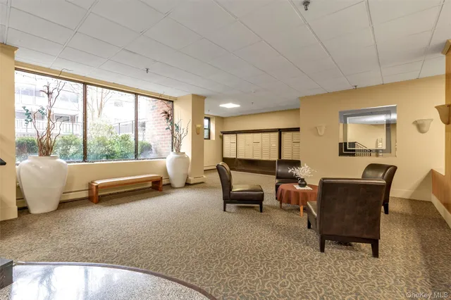 $349,999 | 100 Clinton Avenue, Unit 4M, Mineola, NY 11501