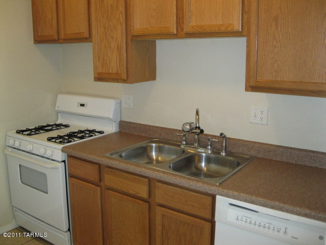 350 North Silverbell Road, Unit 27 Tucson, AZ 85745 - Photo 2 of 13