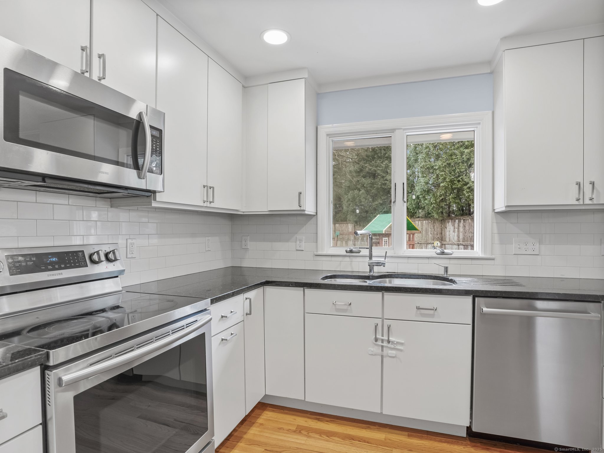 11 Old Field Road Norwalk, CT 06853 - Photo 10 of 33