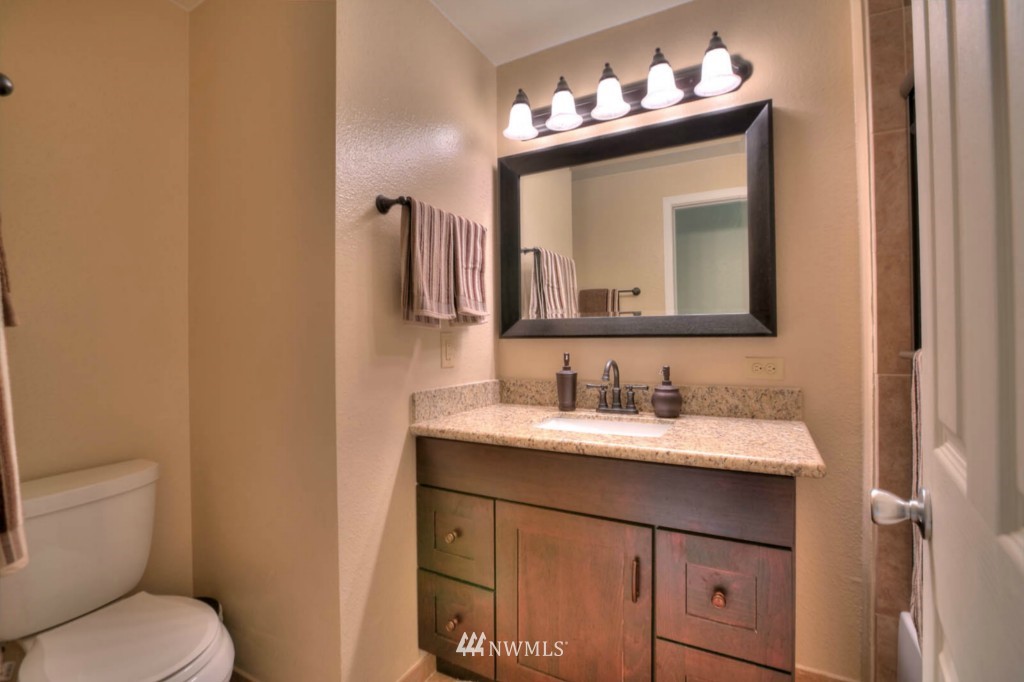 2014 Anacortes Avenue Northeast Renton, WA 98059 - Photo 14 of 20 Gallery Image 14
