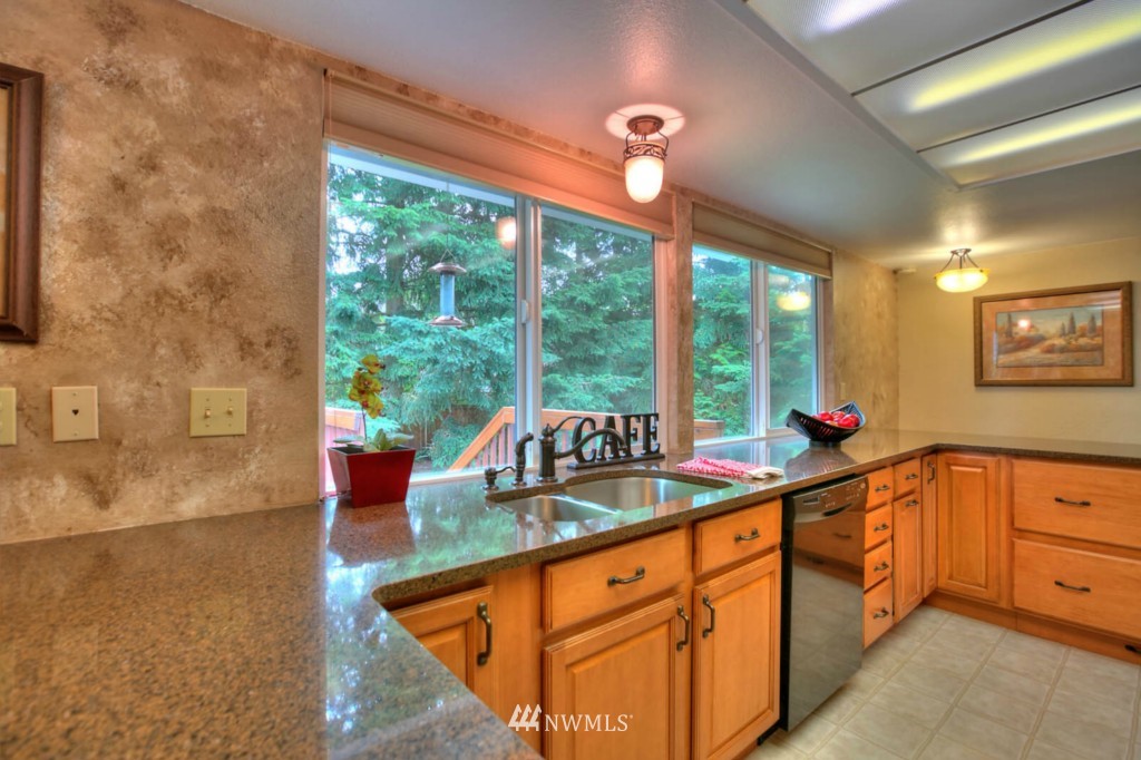 2014 Anacortes Avenue Northeast Renton, WA 98059 - Photo 8 of 20 Gallery Image 8