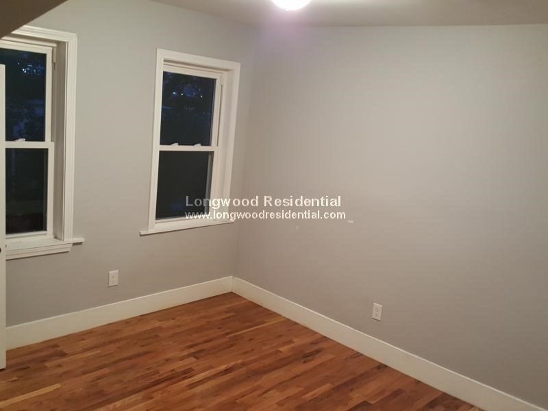 39 Pinckney Street, Unit 3 Somerville, MA 02145 - Photo 10 of 17 an empty room with wooden floor and windows