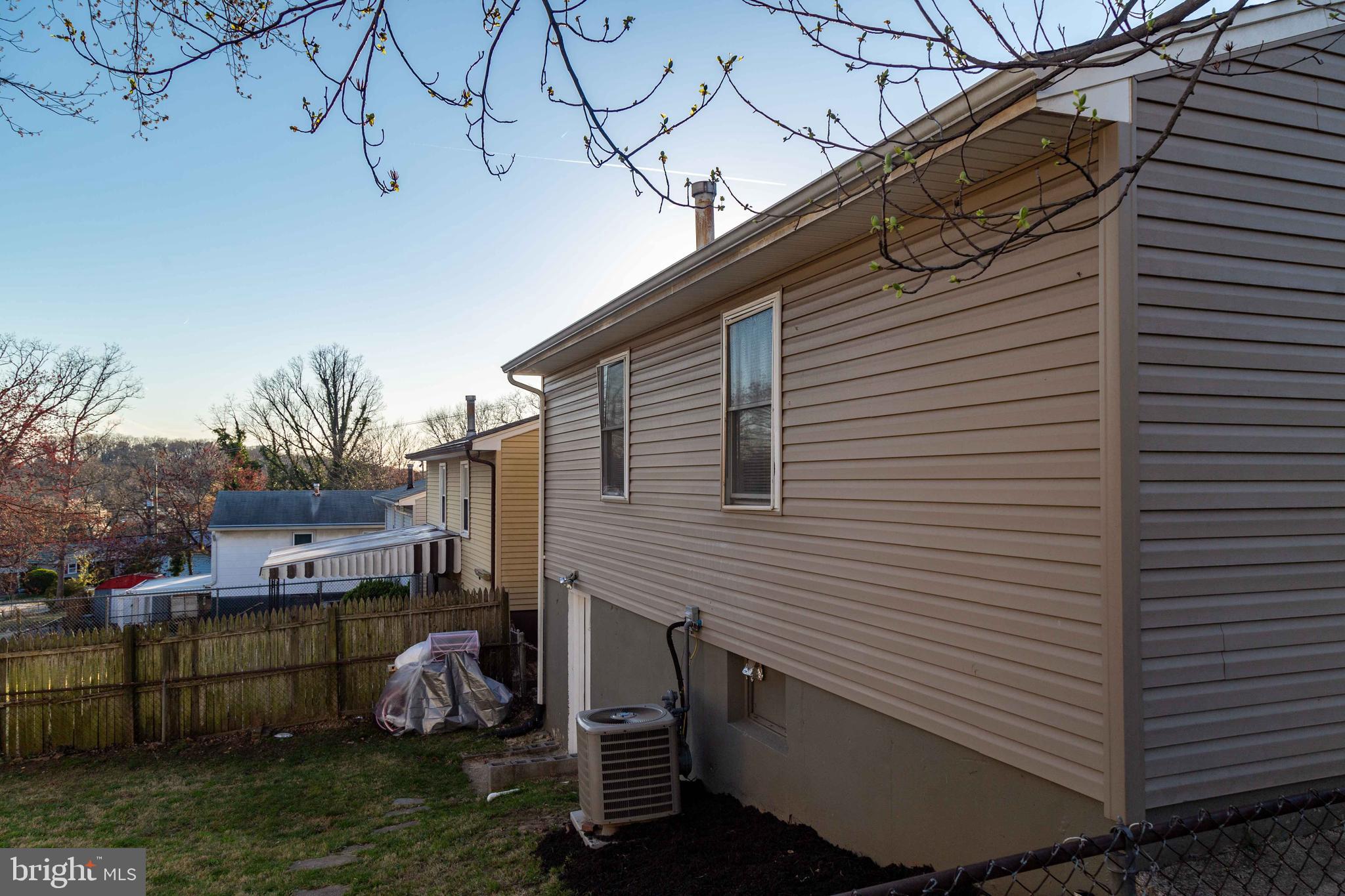 6207 Osborn Road Landover, MD 20785 - Photo 5 of 32 Exterior Side View