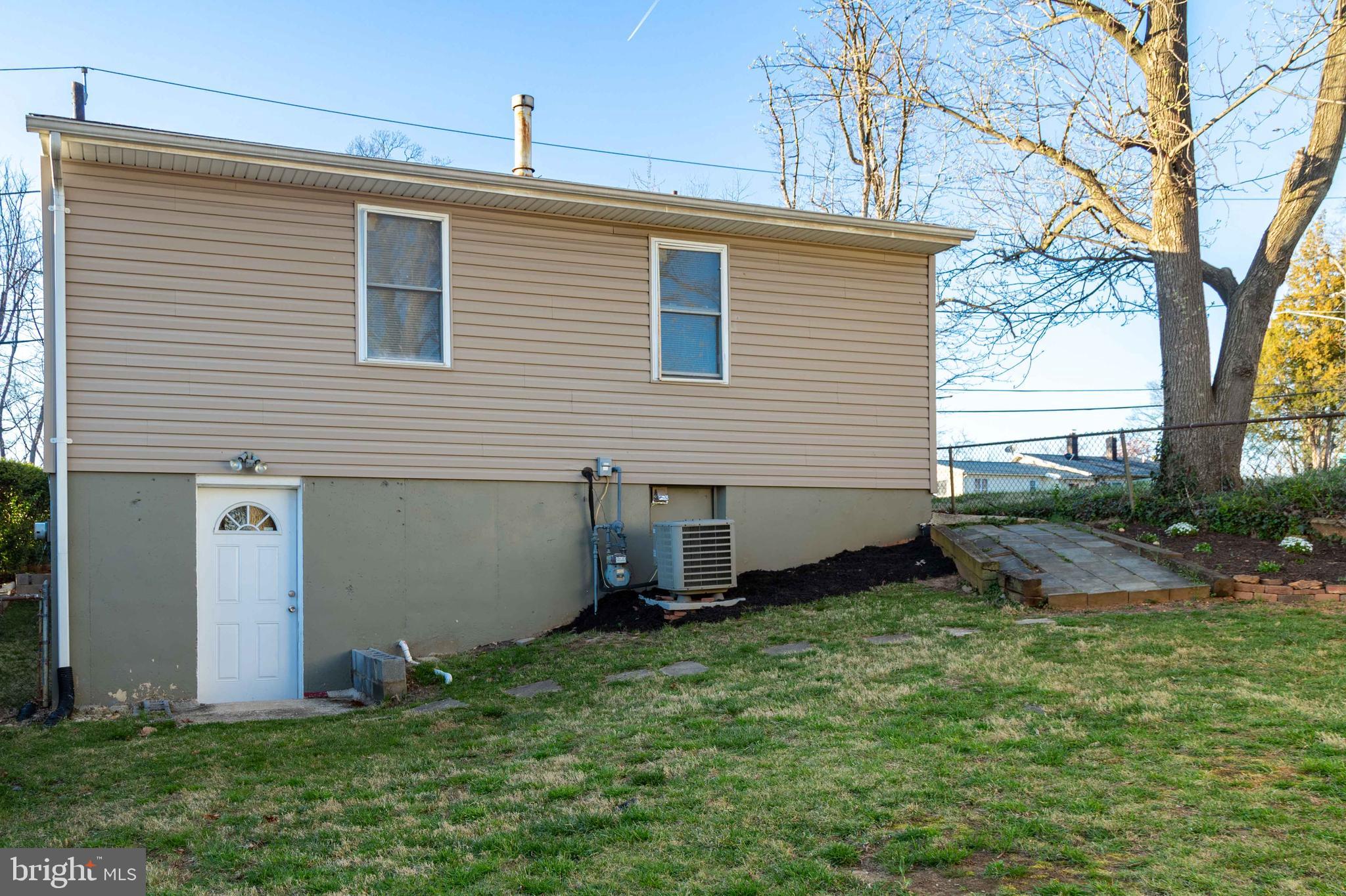 6207 Osborn Road Landover, MD 20785 - Photo 7 of 32 Backyard/Exterior