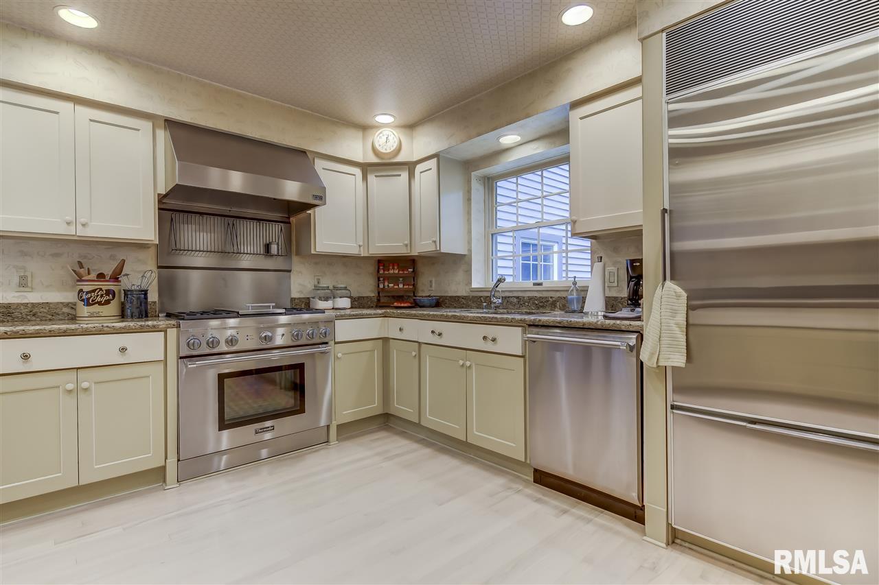 108 Maple Grove Lane Springfield, IL 62712 - Photo 8 of 28